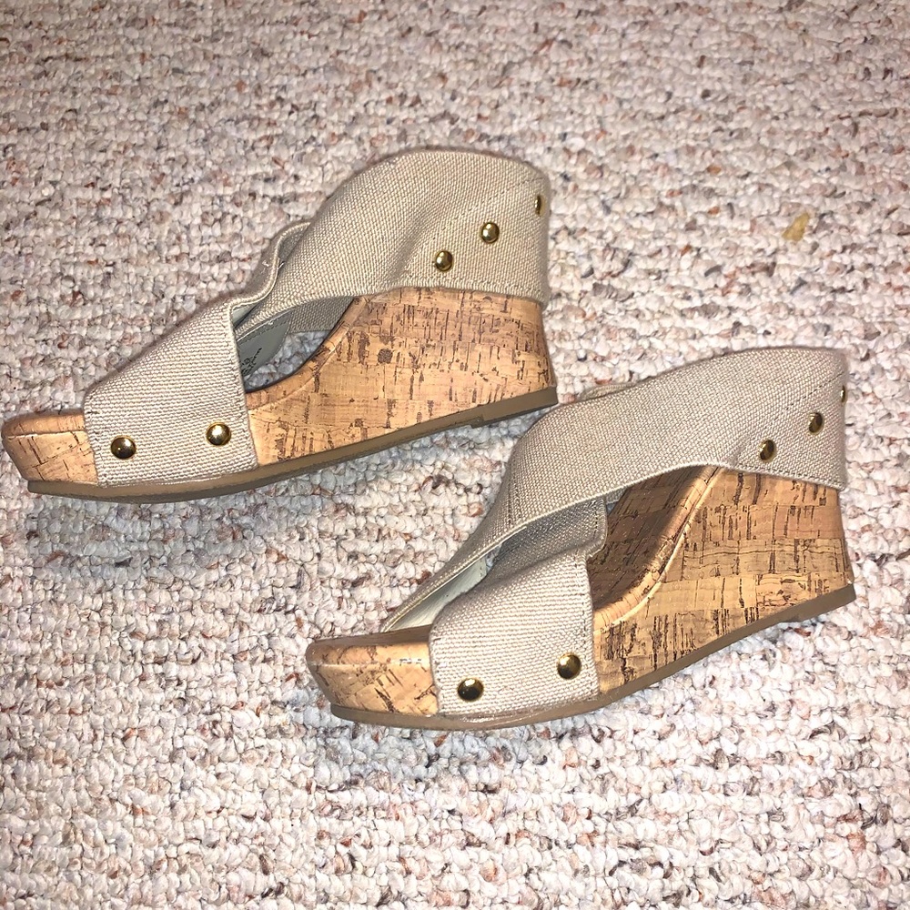 NWOT - summer wedge heeled sandals!